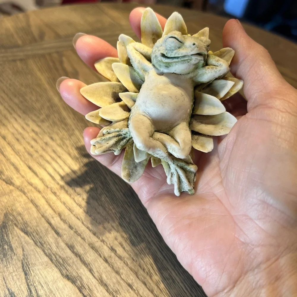 Very relaxed frog thingy haha